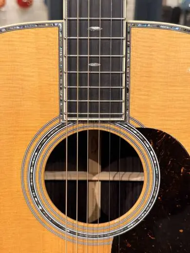 Martin Guitars - D-42 V18 2